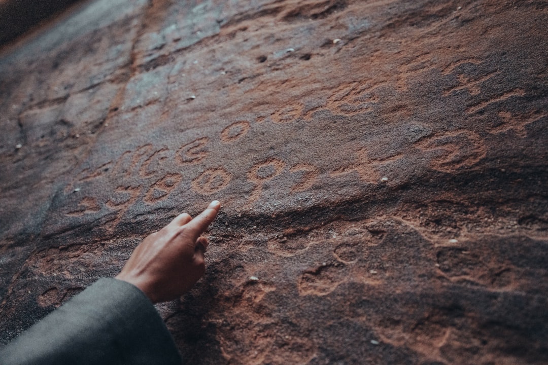 découvrez l'importance de l'héritage à travers les âges et les cultures. explorez comment notre patrimoine culturel, familial et naturel façonne notre identité et influence notre avenir.