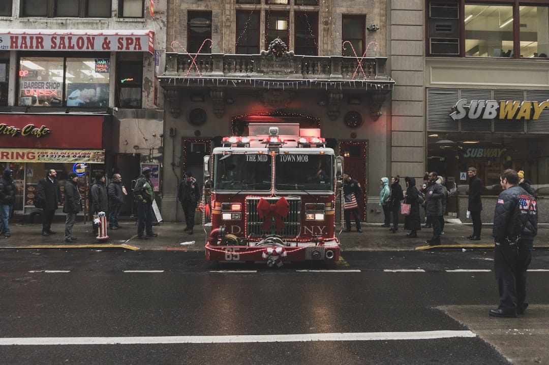 découvrez l'univers des véhicules d'urgence : ambulances, camions de pompiers et voitures de police. apprenez leur rôle crucial, leurs caractéristiques techniques et l'importance de leur intervention rapide pour sauver des vies. plongez dans un monde où chaque seconde compte !