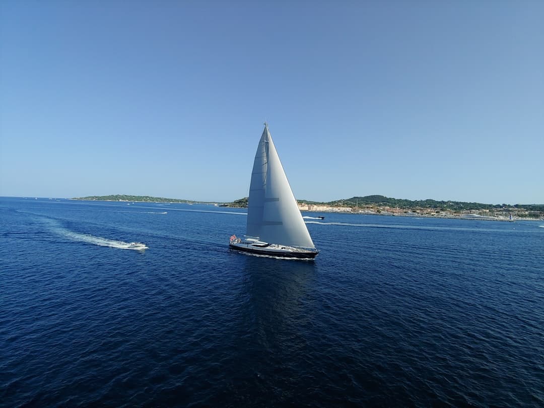 découvrez les croisières en méditerranée, une expérience inoubliable à travers des paysages envoûtants, des cultures riches et une gastronomie savoureuse. partez à l'aventure et explorez des destinations remarquables tout en profitant du confort de votre bateau de croisière.