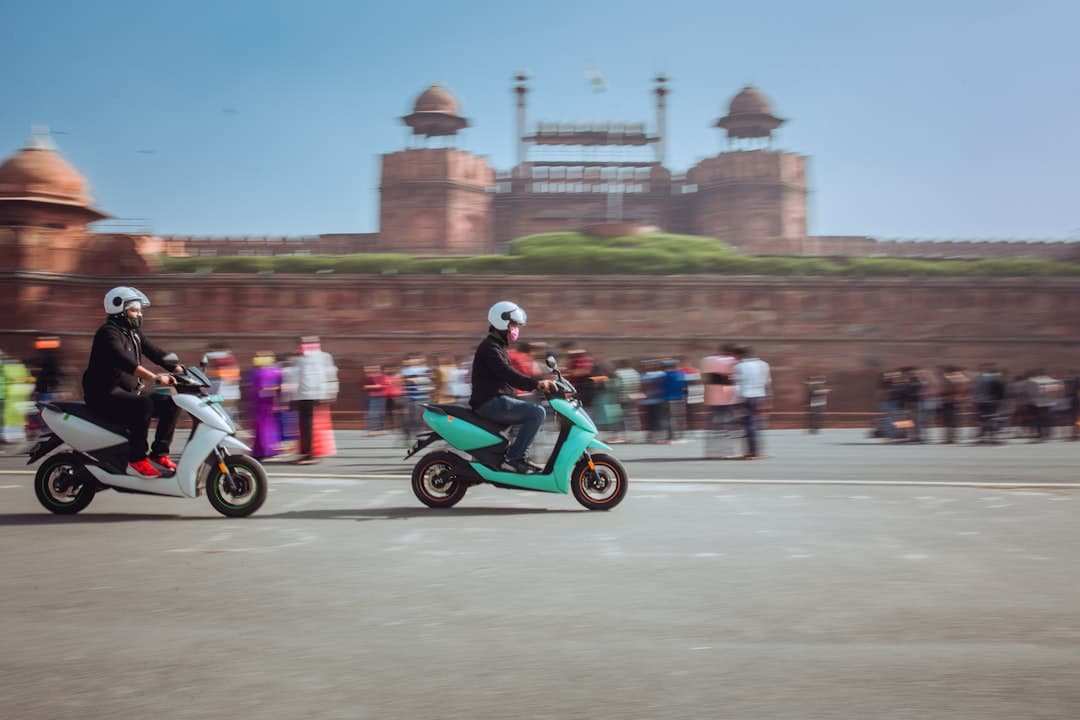 découvrez notre sélection de scooters électriques performants et écologiques, idéaux pour vos déplacements urbains. profitez d'une conduite silencieuse, d'une autonomie prolongée et d'un design moderne pour rouler en toute sérénité. optez pour une mobilité durable avec nos scooters électriques haut de gamme.